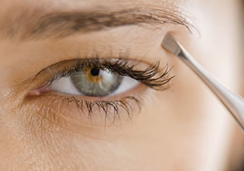 The Right Time to Pluck Your Eyebrows