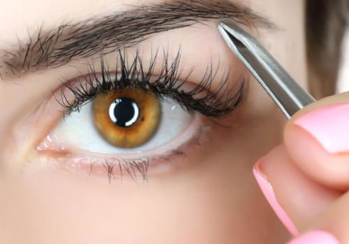 How to Pluck Your Eyebrows for a Perfect Shape